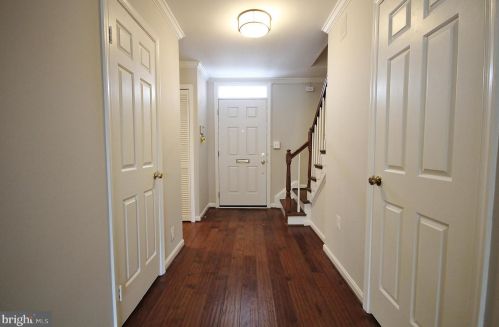 984 Royal St, Alexandria, VA 22314-4343