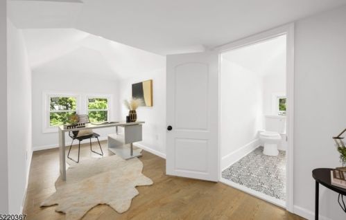 122 Ctr St, Clinton NJ 08809-1318 exterior