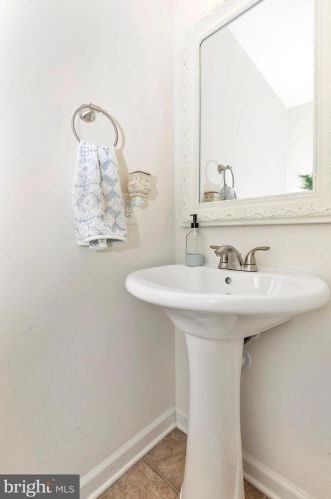 43 Center St, Hanover, PA 17331-2829