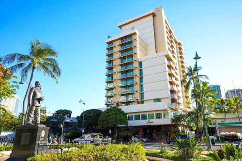 2045 Kalakaua Ave, Honolulu HI  96815-5118 exterior