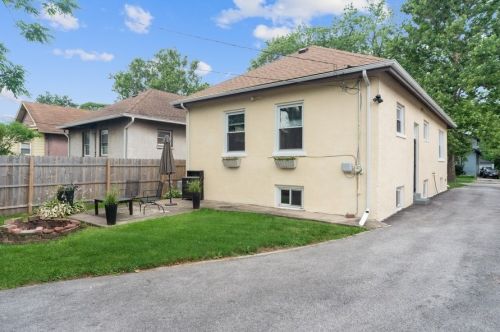 2011 6 Ave, Broadview IL 60153-3212 exterior