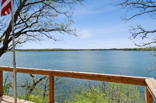 3121 Lake Shore Ave, Maple Plain, MN 55359-9348