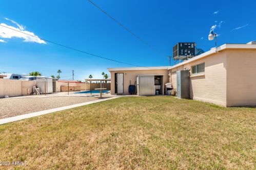 8301 28th Dr, Phoenix AZ 85051-8464 exterior