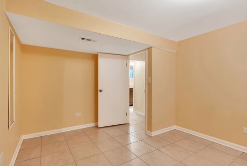 2311 Lunt Ave, Chicago IL  60645-4712 exterior