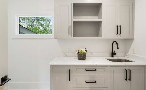 3986 Ashford Dunwoody Rd, Atlanta GA 30319-2002 exterior