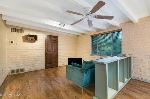 6882 Casas Adobes Dr, Tucson AZ 85704-6126 exterior