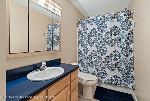 4 Country Rd, Jackson Twp NJ 08527-3300 exterior