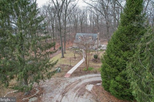 124 Bollinger Rd, Littlestown PA 17340-9119 exterior