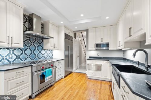 1528 Swann St, Washington DC 20009-5535 exterior