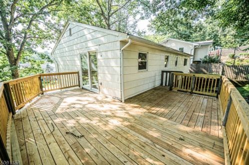 101 Pocono Trl, Hopatcong NJ  07843-1009 exterior