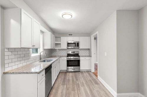 48 Clintonville Rd, North Haven CT 06473-2817 exterior