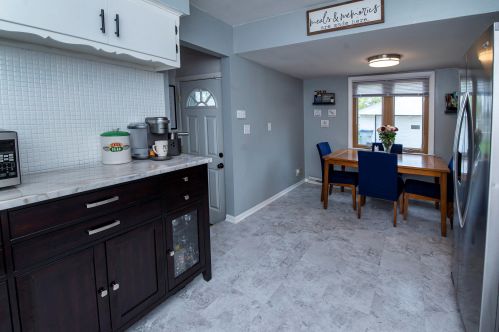 3842 84, Milwaukee WI 53228-1706 exterior