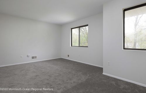 258 Clubhouse Dr, Middletown NJ 07748-1340 exterior