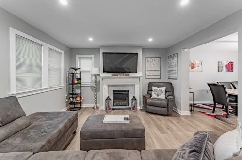 1323 Bellaire Pl, Pittsburgh PA  15226-1829 exterior