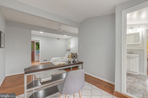 5837 Biscayne Dr, Alexandria VA  22303-1925 exterior