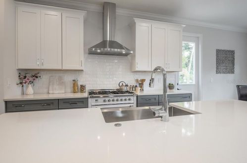 305 Hanna Ave, Tampa FL  33604-6633 exterior