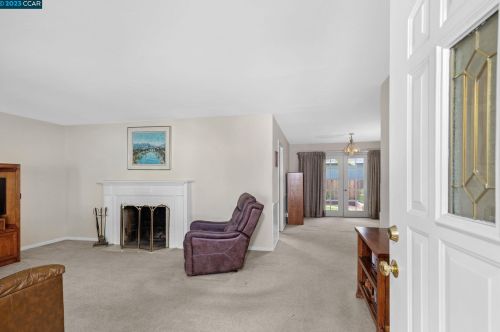 303 Sunset Rd, Concord CA 94523-2611 exterior