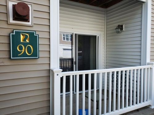 90 Mill St, Woonsocket, RI 02895-2164