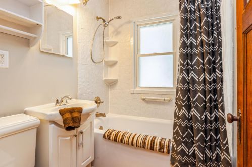 1029 57, Milwaukee WI 53214-3307 exterior