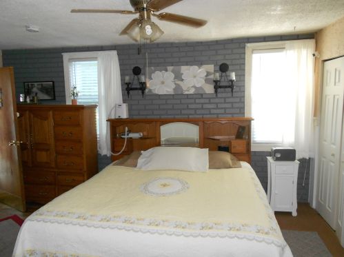 708 Kenilworth Ave, Elmhurst, IL 60126-1735