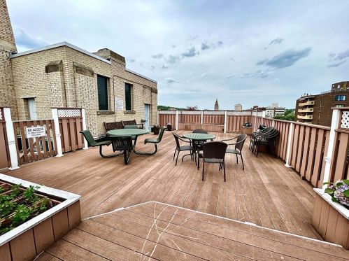 372 Highland Ave, Pittsburgh PA 15206-4273 exterior