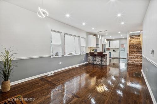 8232 Luella Ave, Chicago IL 60617-1842 exterior