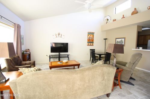 8631 Little Oak Ln, Tucson, AZ 85704-0940