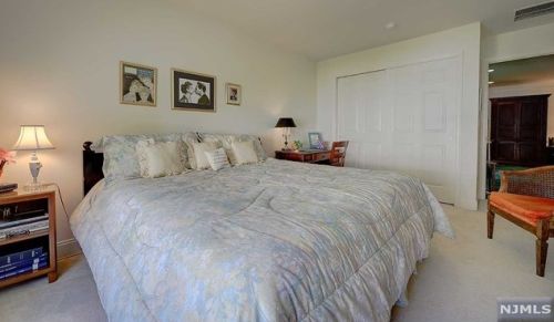 122 Mackenzie Ln, Parsippany NJ 07834-3723 exterior