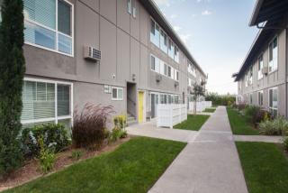 1375 Valencia Dr, Fullerton CA  92833-4758 exterior