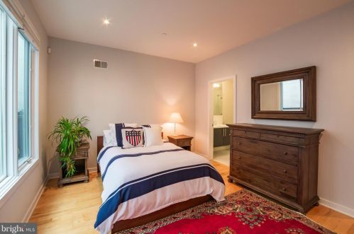 804 19th St, Philadelphia PA  19130-2002 exterior