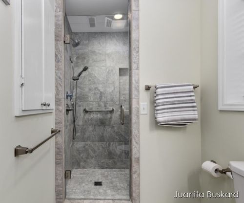 2461 Orchard Valley Dr, Fennville MI  49408-8461 exterior