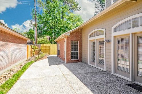 3218 Redwood Lake Dr, Humble TX 77345-1128 exterior