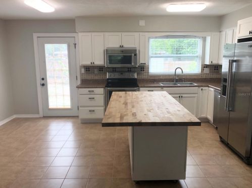 2609 98th Ave, Tampa, FL 33612-8433