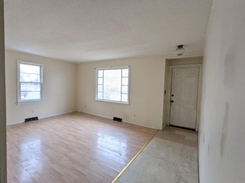 1225 Sanford St, Meskegon MI 49441-2131 exterior