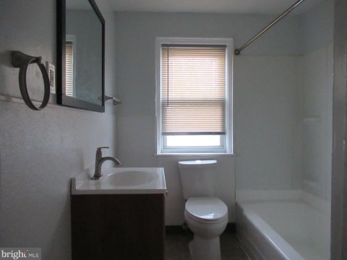 966 Niagara Rd, Camden NJ 08104-2860 exterior