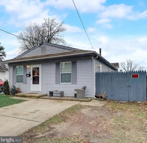 521 Riv Dr, Camden NJ 08110-2917 exterior