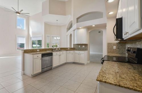 16346 Ashington Park Dr, Tampa FL 33647-2639 exterior