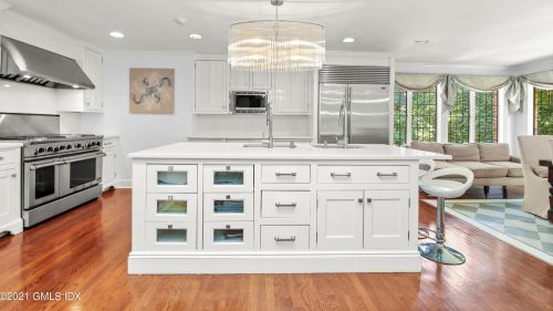 33 Midwood Rd, Greenwich CT 06830-3800 exterior