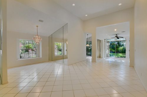 6130 Greenspointe Dr, Boynton Beach FL 33437-4914 exterior