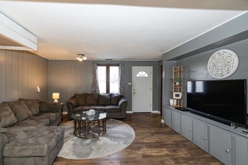 11601 Komensky Ave, Chicago IL 60623-1229 exterior