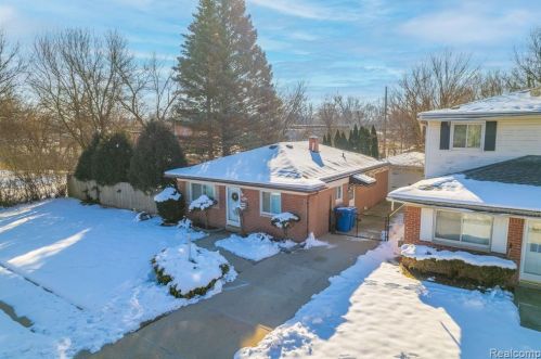 25983 Amherst St, Dearborn Heights, MI 48125-1403