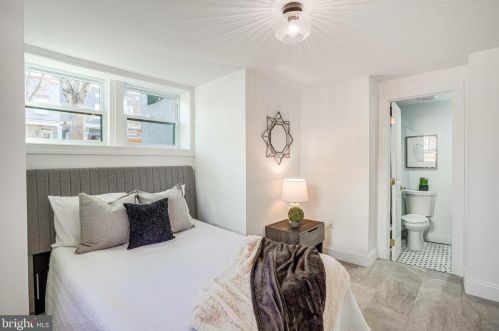 1727 16th St, Washington DC  20020-5661 exterior