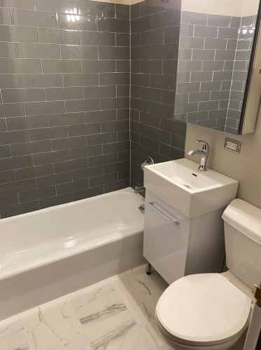 63 Cedar St, Chicago IL  60611-1163 exterior