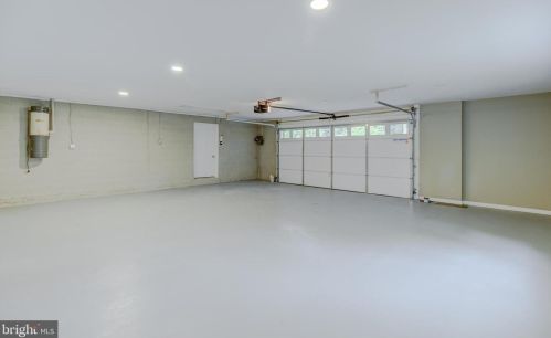 8901 Linton Ln, Alexandria VA 22308-2438 exterior