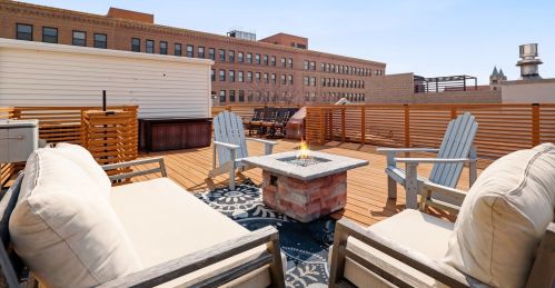 2424 Southport Ave, Chicago IL 60614-2123 exterior