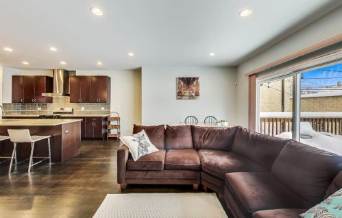 3131 Spaulding Ave, Chicago IL 60618-6804 exterior