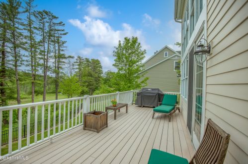 47 Fairwynds Dr, Lenox MA 01240-2729 exterior