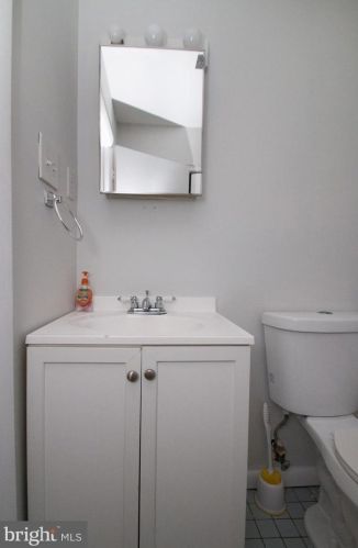 1144 4 St, Philadelphia PA 19133-3208 exterior