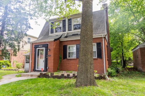 14425 Clark St, Chicago, IL 60827-2720