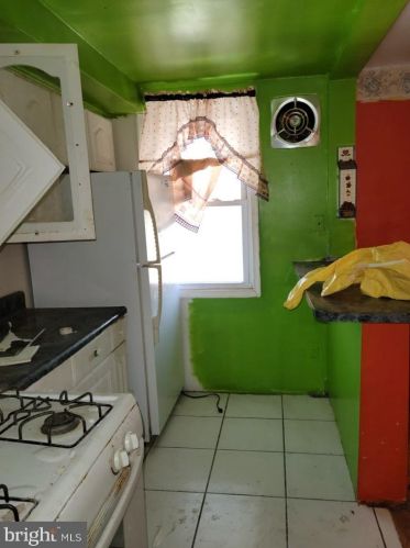 117 Spg Vly Rd, Darby PA 19023-1419 exterior